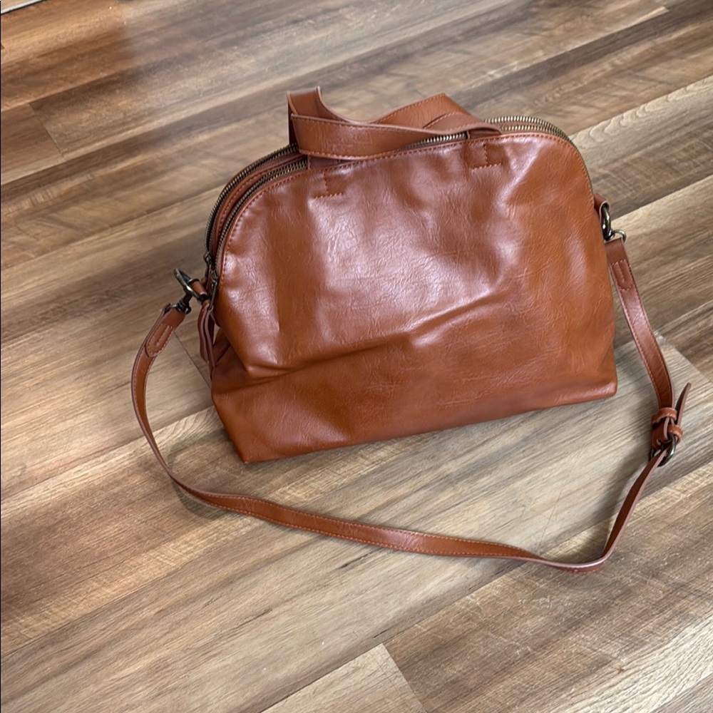 Elegant Tan Leather Handbag